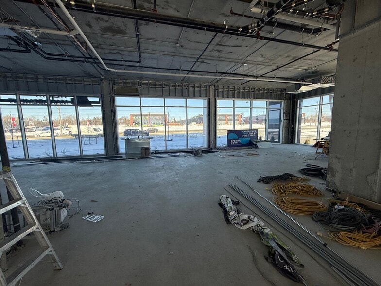 481 Taunton Rd W, Oshawa, ON for lease - Building Photo - Image 2 of 9