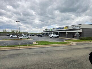 Plus de détails pour 5815 E Riverside Blvd, Rockford, IL - Bureau/Commerce de détail à louer