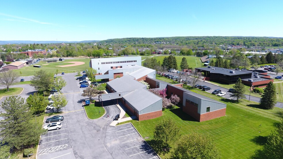 126 Business Park Dr, Utica, NY for lease - Building Photo - Image 2 of 6