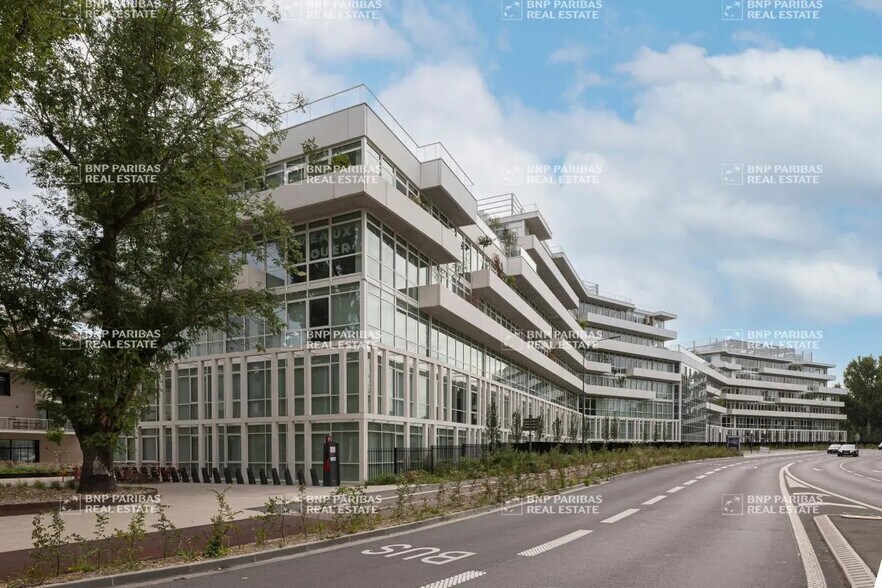 Bureau dans La Madeleine à louer - Photo du bâtiment - Image 1 de 26