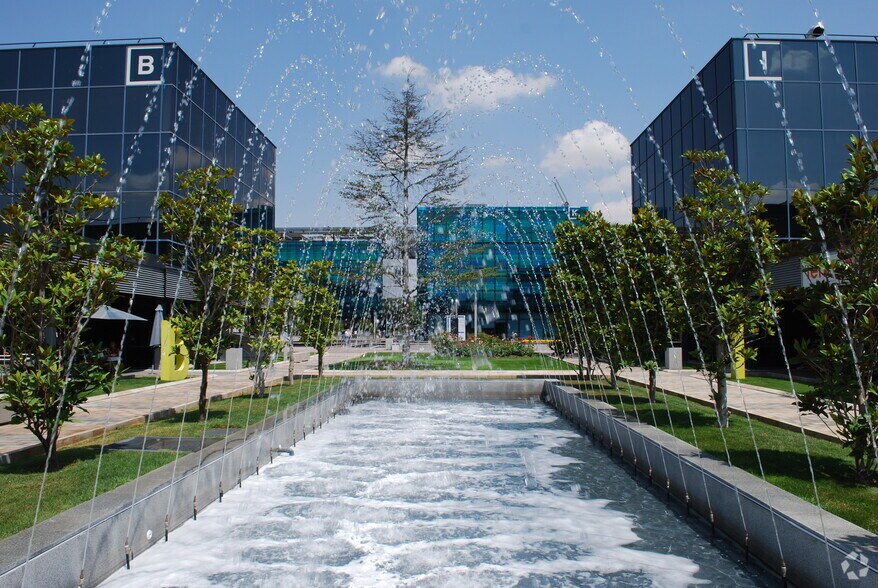 Avenida Castilla, 2, San Fernando de Henares, Madrid à louer - Photo du bâtiment - Image 2 de 11