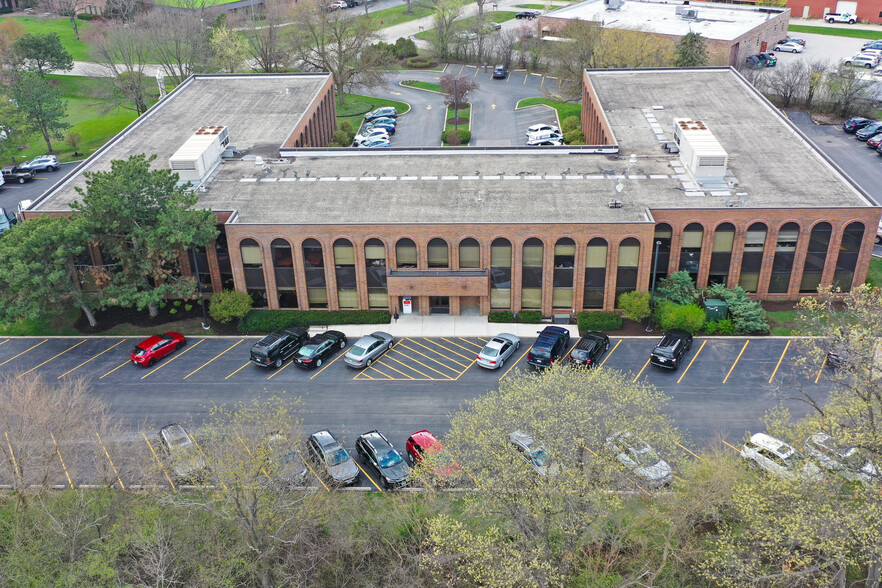 900 N Shore Dr, Lake Bluff, IL for lease - Aerial - Image 3 of 11