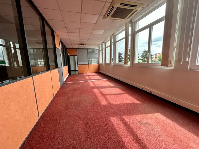 Bureau dans Châtenoy-le-Royal à louer - Photo intérieure - Image 2 de 4