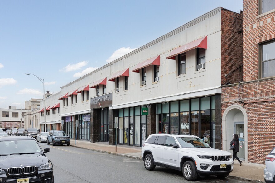 10-22 Banta Pl, Hackensack, NJ à louer - Photo du bâtiment - Image 3 de 7