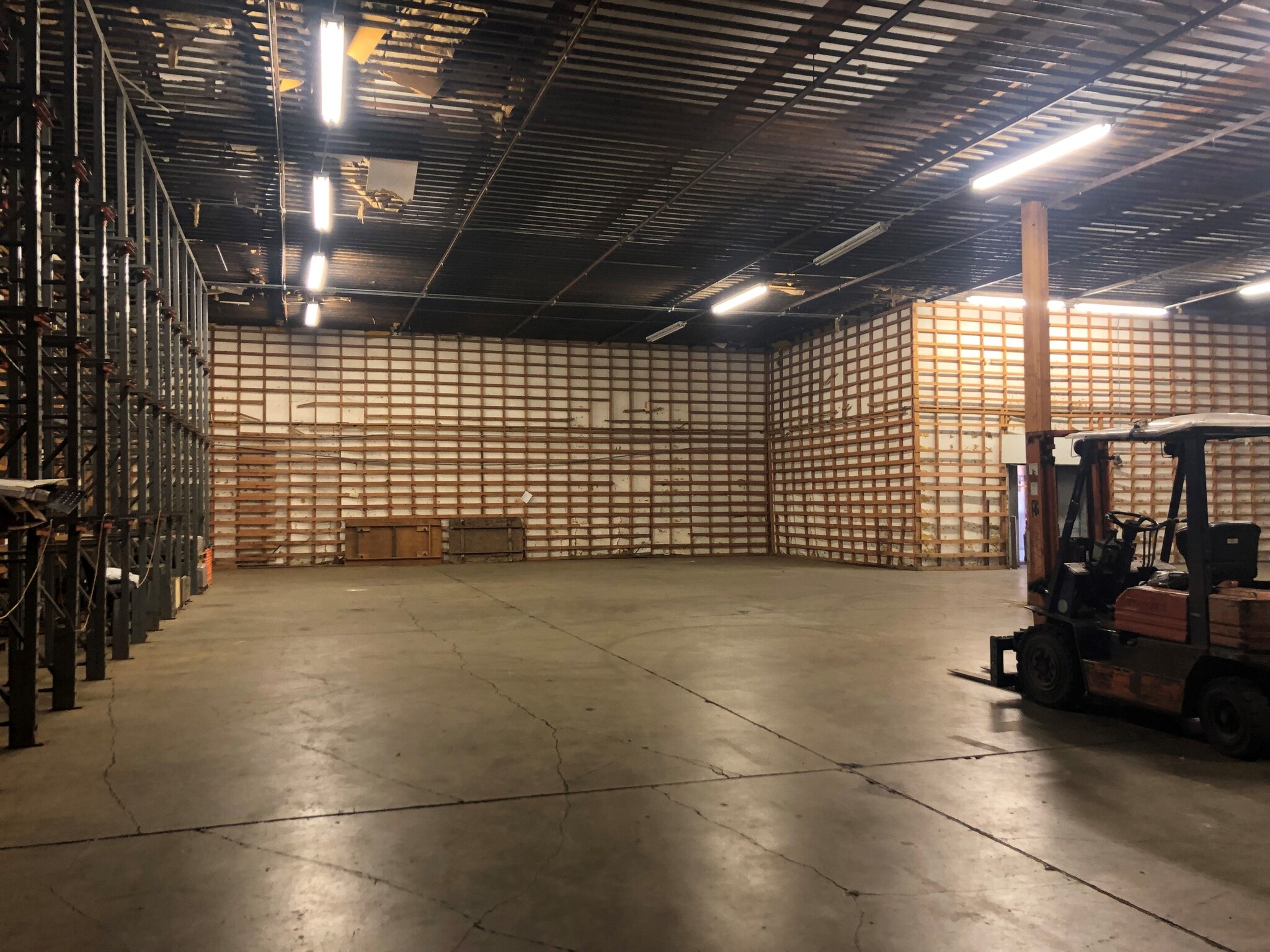 2440 W Commodore Way, Seattle, WA for lease Interior Photo- Image 1 of 3