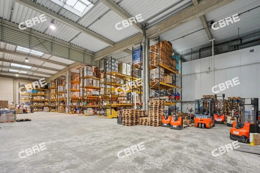 Office in Gennevilliers for lease - Interior Photo - Image 3 of 7