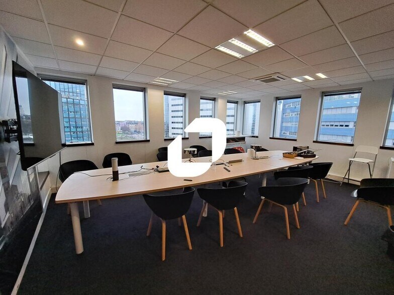Office in Montreuil for lease - Interior Photo - Image 1 of 8
