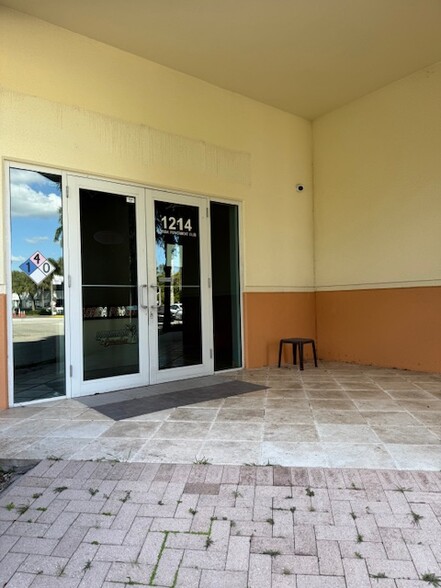 1214 SW 6th St, Pompano Beach, FL à louer - Photo du b timent - Image 3 de 20