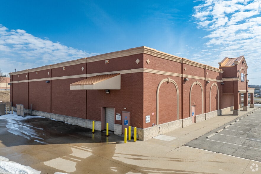 100 Seven Fields Blvd, Mars, PA for lease - Building Photo - Image 3 of 4