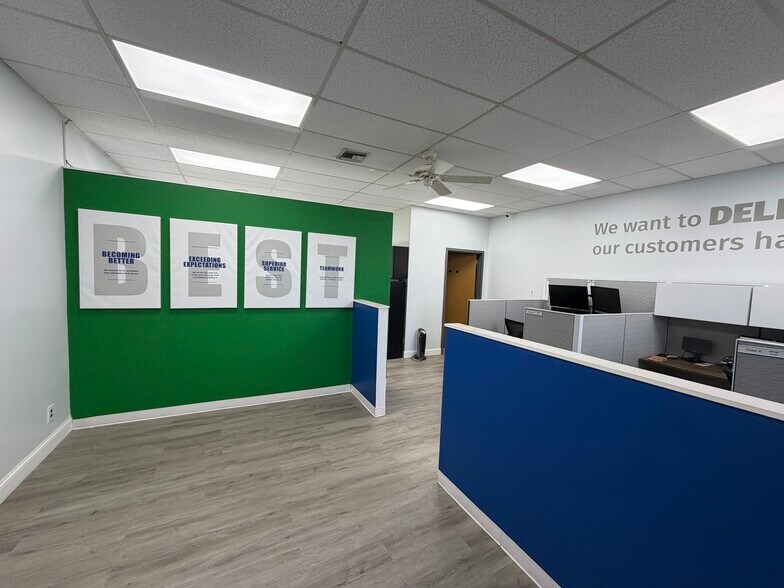 32-36 Gazza Blvd, Farmingdale, NY à louer - Photo du bâtiment - Image 2 de 10