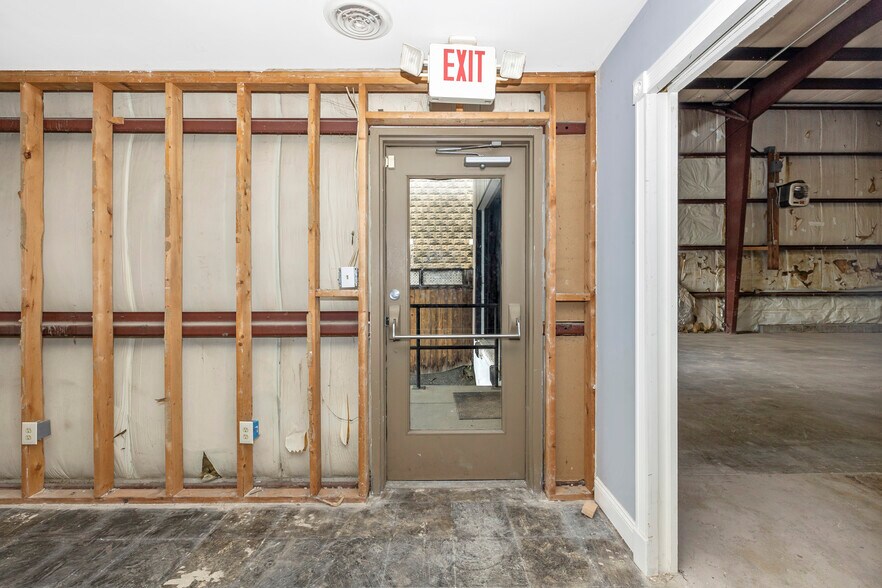 329 E 2nd St, Frederick, MD à louer - Photo du bâtiment - Image 3 de 53