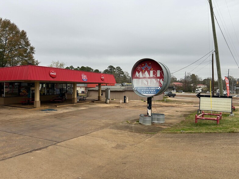 1010 State Highway 21 W, San Augustine, TX à vendre - Photo du bâtiment - Image 2 de 17