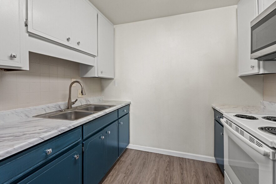 2020 S Dora St, Ukiah, CA à vendre - Photo du bâtiment - Image 3 de 46