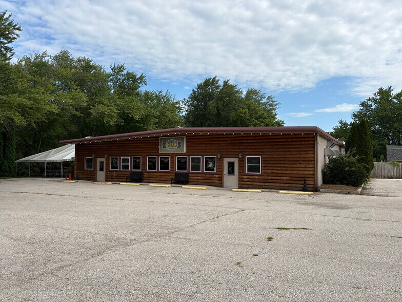 1814 Washington Ave, Cedarburg, WI à vendre - Photo du bâtiment - Image 1 de 5