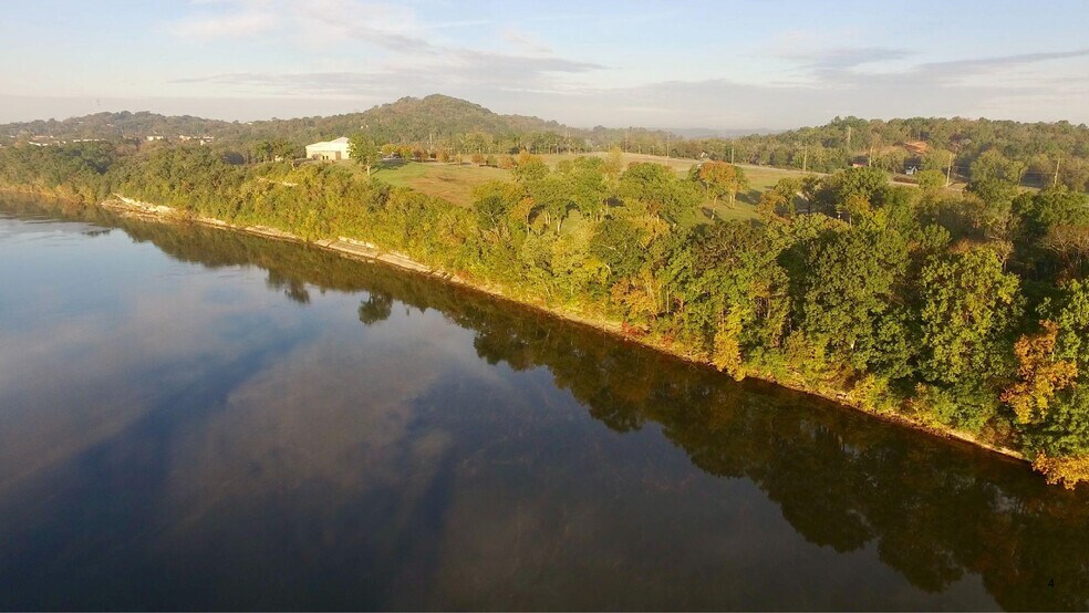 1230 W Trinity Ln, Nashville, TN à vendre - Photo du bâtiment - Image 2 de 5