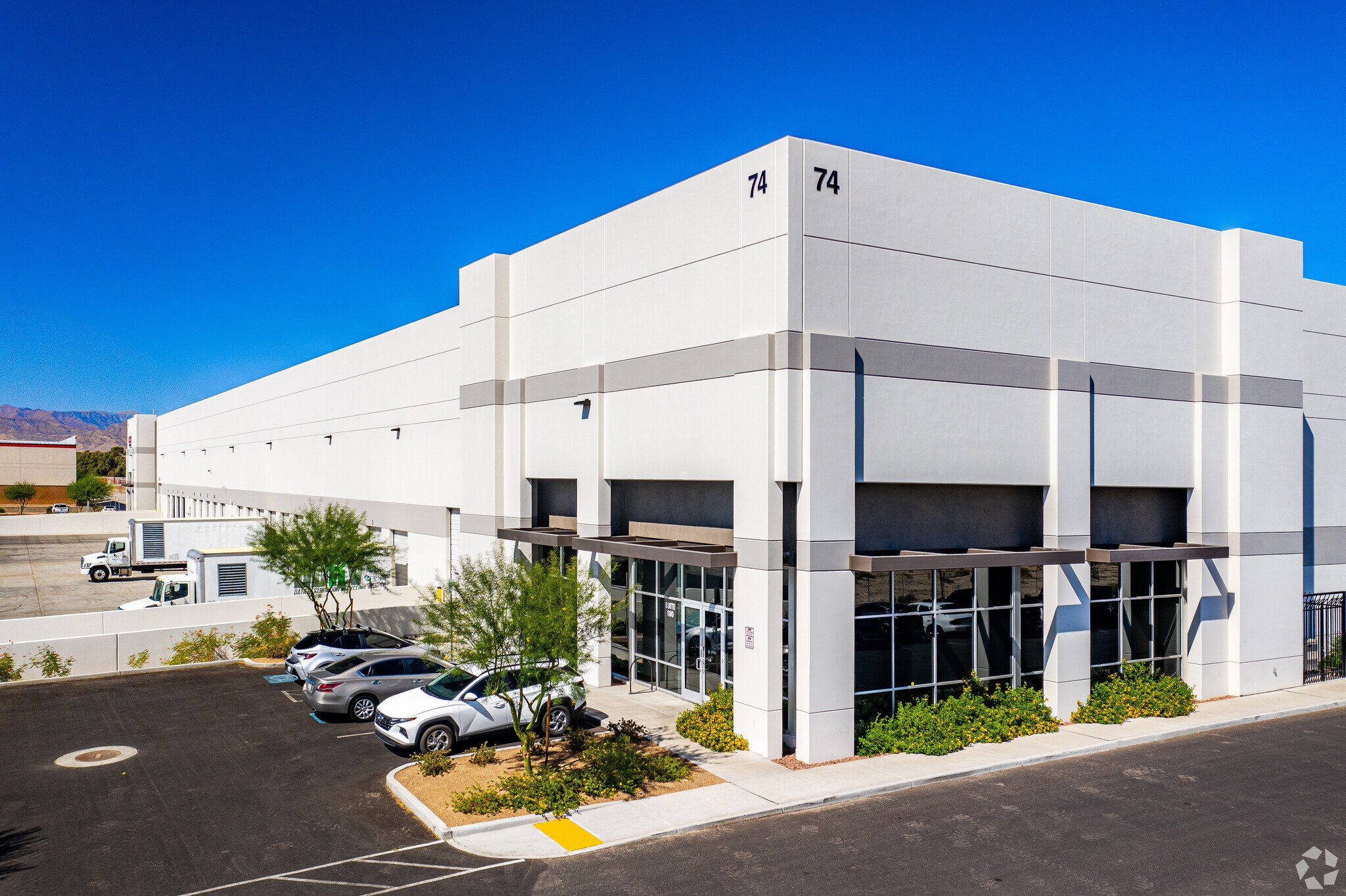 74 W Craig Rd, North Las Vegas, NV à louer Photo principale- Image 1 de 2