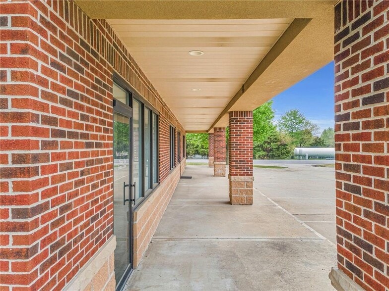 204 N 169 Hwy, Trimble, MO à vendre - Photo du bâtiment - Image 3 de 37