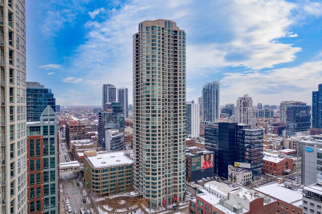 Plus de détails pour 400 N LaSalle St, Chicago, IL - Commerce de détail à louer