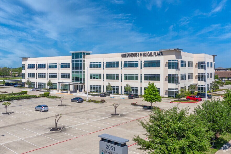 2051 S Greenhouse Rd, Houston, TX à louer - Photo du bâtiment - Image 1 de 13