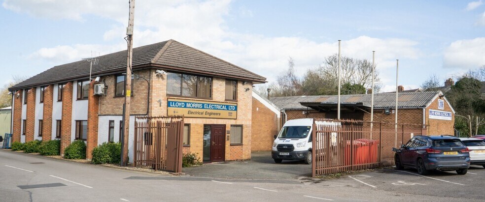 Plas Acton Rd, Wrexham for lease - Primary Photo - Image 1 of 3