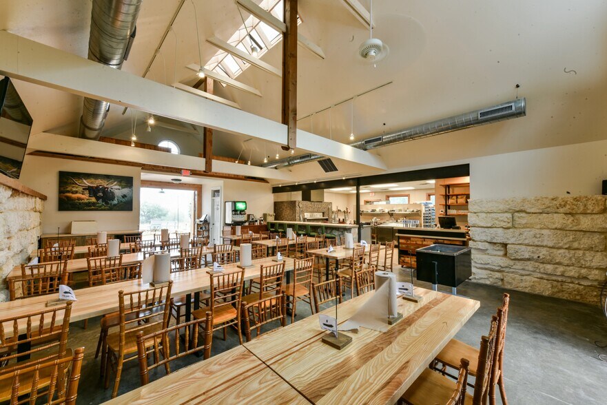 23526 State Highway 71 W, Spicewood, TX for sale - Interior Photo - Image 2 of 4