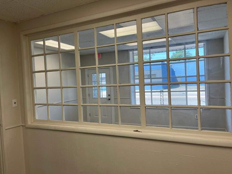 22100-22200 John R Rd, Hazel Park, MI for lease - Building Photo - Image 3 of 7