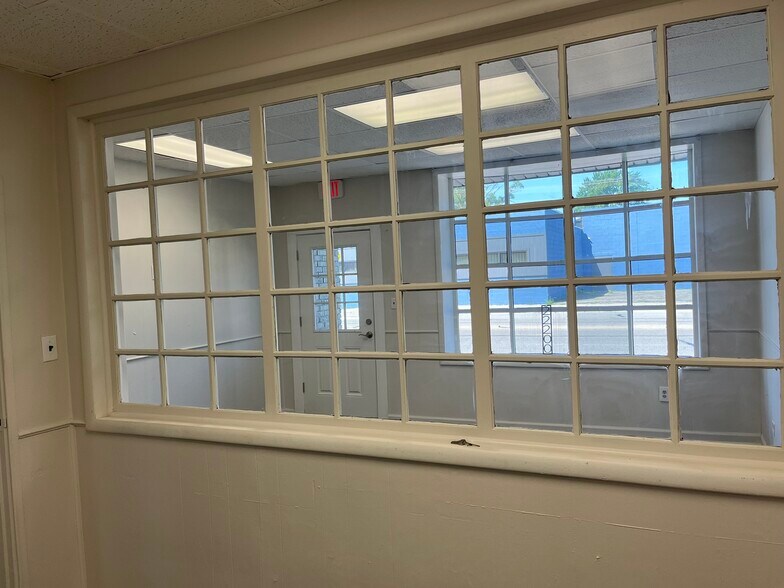 22100-22200 John R Rd, Hazel Park, MI à louer - Photo du bâtiment - Image 3 de 7