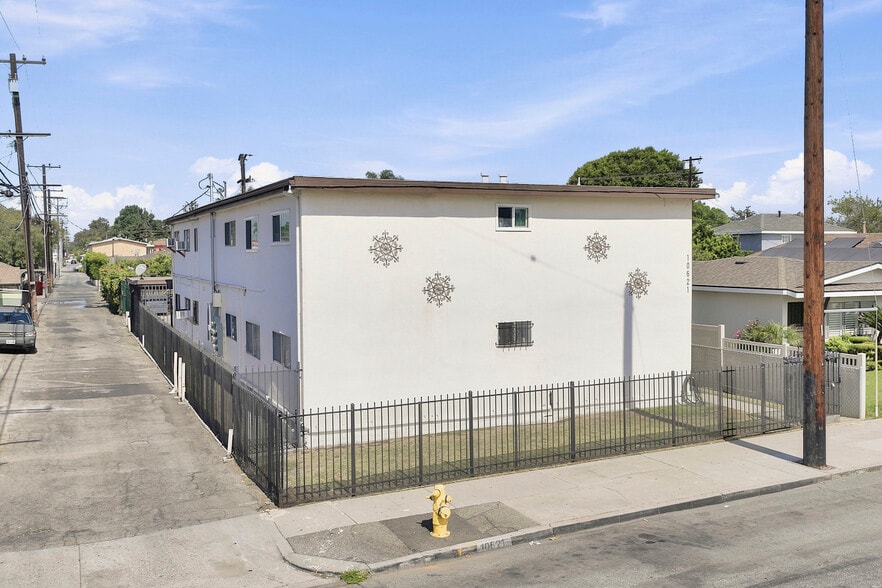 10621 San Carlos Ave, South Gate, CA for sale - Building Photo - Image 2 of 5