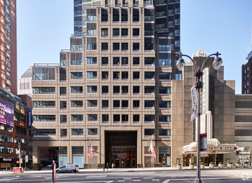 1675 Broadway, New York, NY à louer - Photo du bâtiment - Image 3 de 8