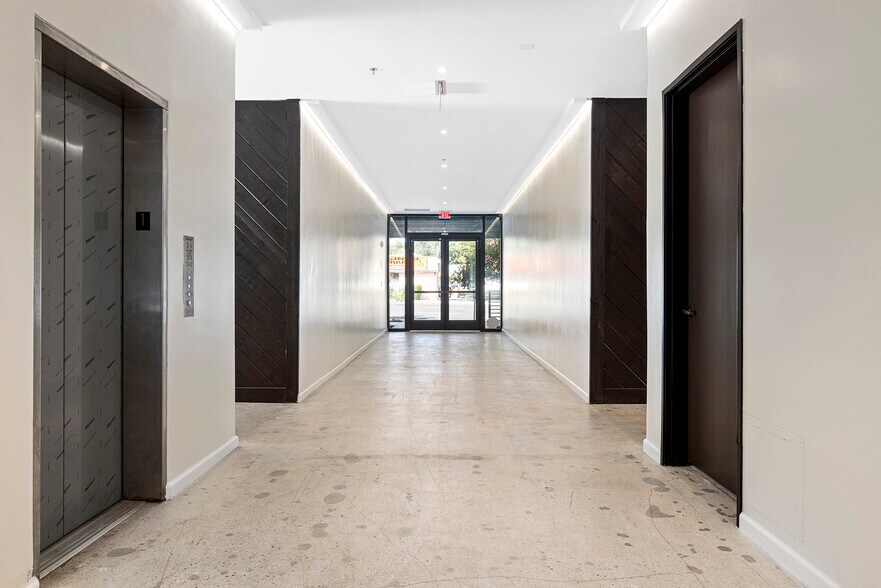 19500-19510 Ventura Blvd, Tarzana, CA à louer - Photo intérieure - Image 3 de 20