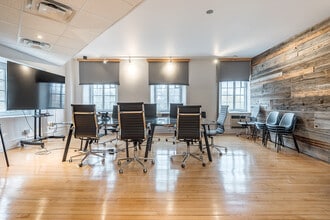 32 Rue Saint-Charles, Longueuil, QC à louer Photo intérieure- Image 1 de 15