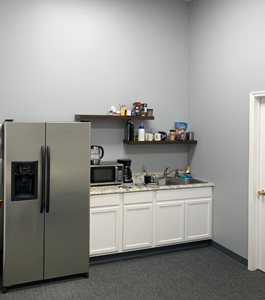 10140-10144 S Hwy 6, Sugar Land, TX à louer - Photo du bâtiment - Image 3 de 5