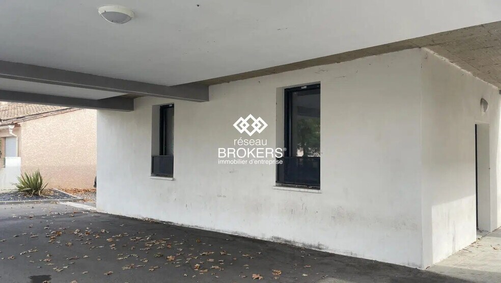 Office in Candillargues for lease - Building Photo - Image 2 of 3