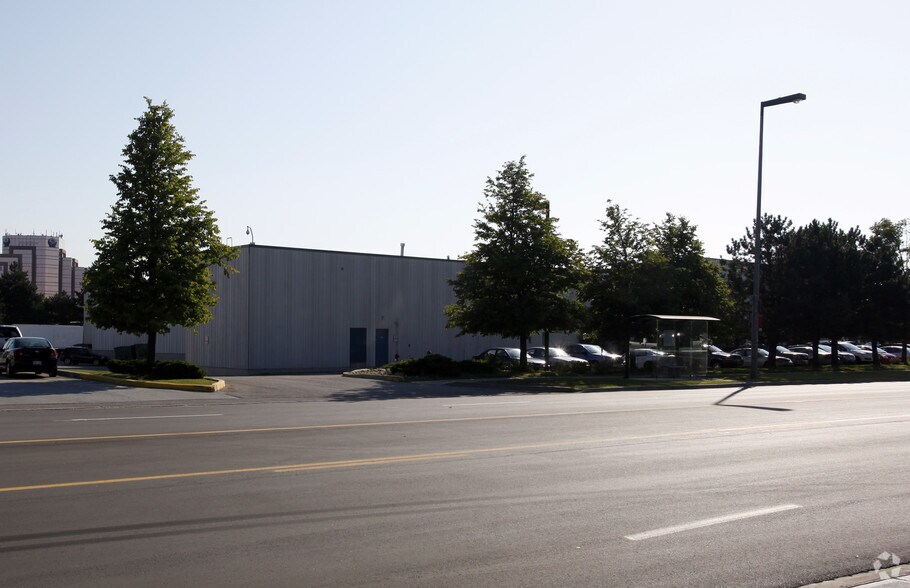 2740 Matheson Blvd E, Mississauga, ON à louer - Photo du bâtiment - Image 2 de 10