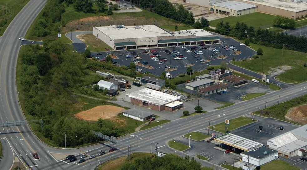 2116 Morganton Blvd, Lenoir, NC à louer - Photo du bâtiment - Image 2 de 12