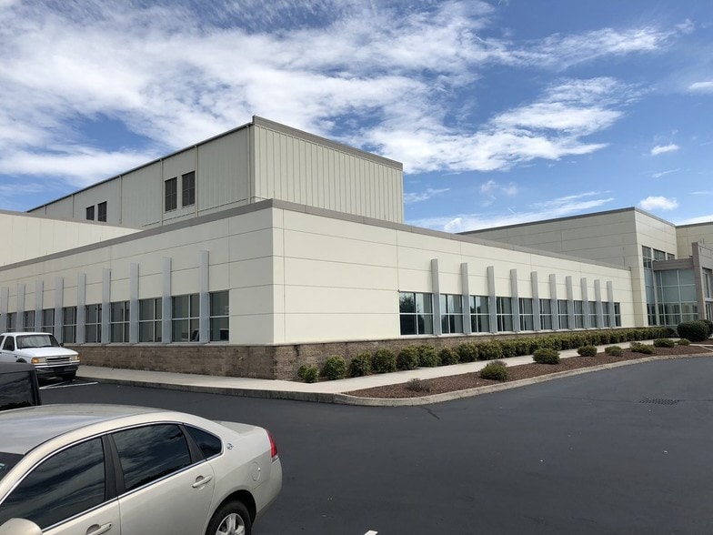 2332 News Sentinel Dr, Knoxville, TN for lease - Primary Photo - Image 2 of 16