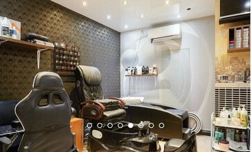 22 High Street Colliers Wood, Londres à louer Photo intérieure- Image 2 de 7