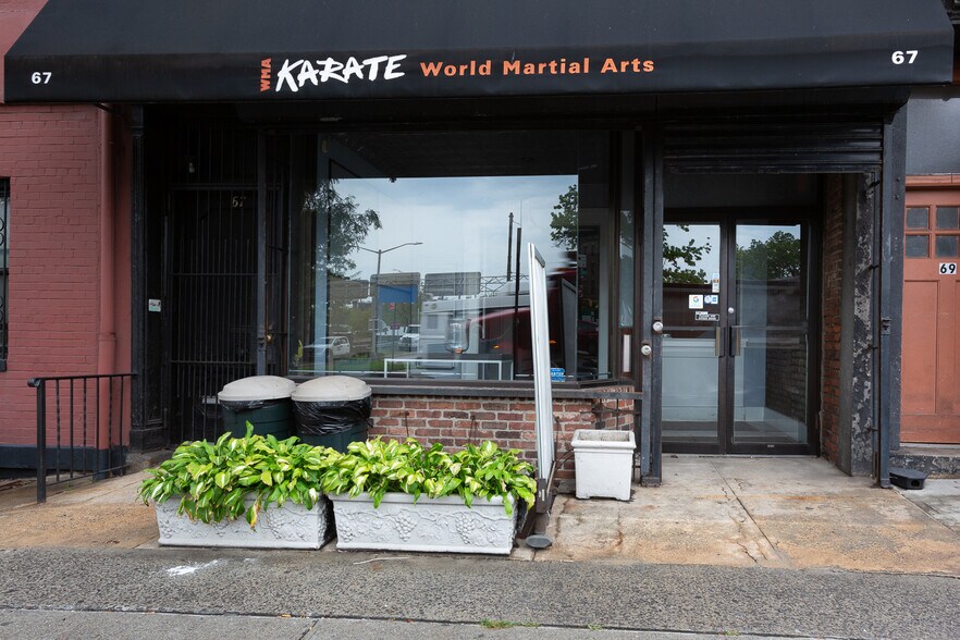 Atlantic Ave portefeuille de 5 propriétés à vendre sur LoopNet.ca - Photo du bâtiment - Image 2 de 10