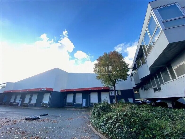 Flex dans Bonneuil-sur-Marne à louer - Photo du bâtiment - Image 1 de 8