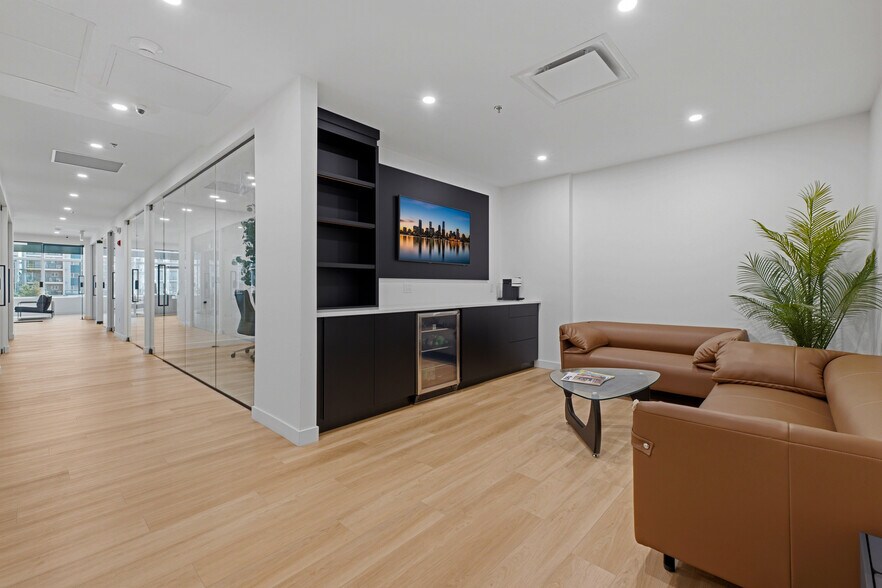 741-767 Daniels Way SW, Edmonton, AB à vendre - Photo du bâtiment - Image 3 de 12