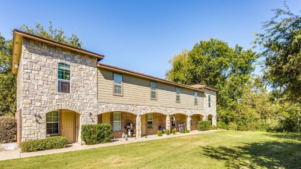 110 3rd St, Keene, TX for sale - Primary Photo - Image 1 of 3