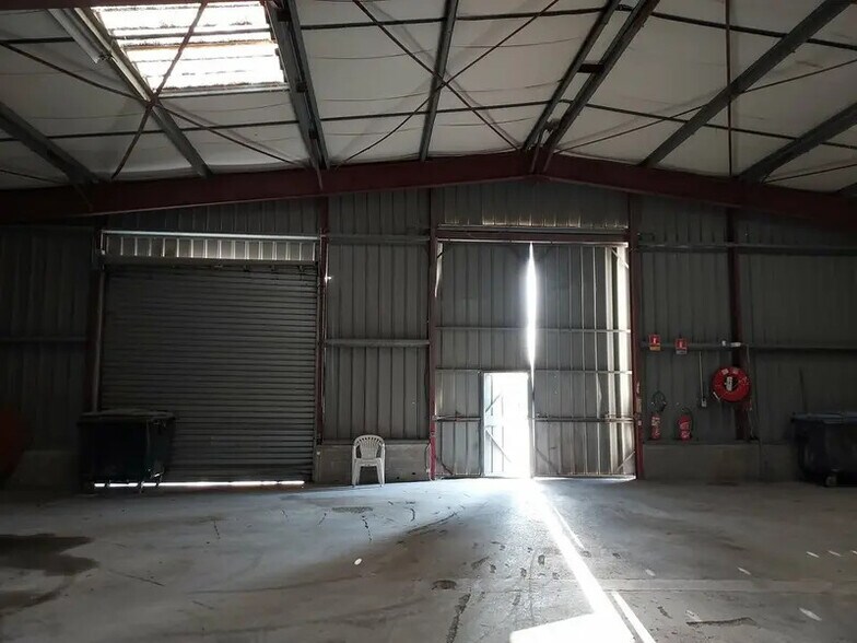 Industrial in Marignane for lease - Interior Photo - Image 2 of 2