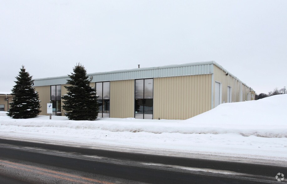 2165 Daniels St, Long Lake, MN à louer - Photo du bâtiment - Image 2 de 6