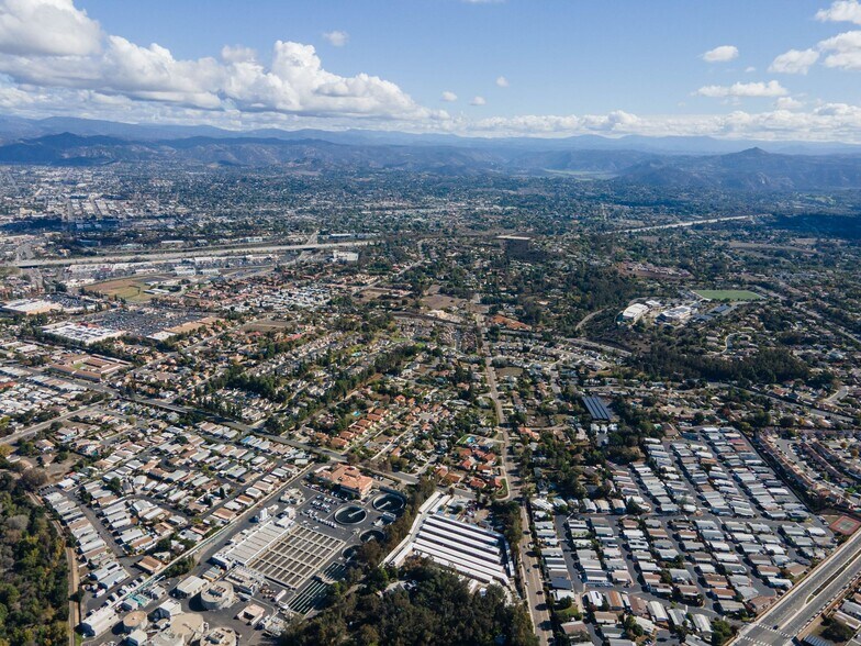 2280 Avenida del Diablo, Escondido, CA à vendre - Photo du bâtiment - Image 3 de 11