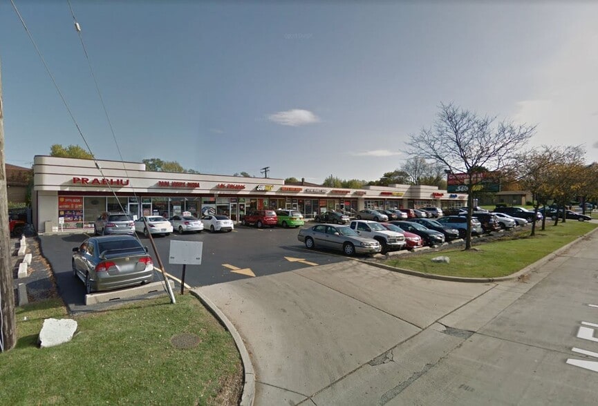 1201 N Elmhurst Rd, Prospect Heights, IL for lease - Building Photo - Image 2 of 2