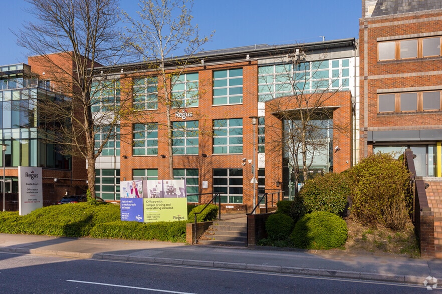 41 London Rd, Reigate for lease - Building Photo - Image 2 of 12