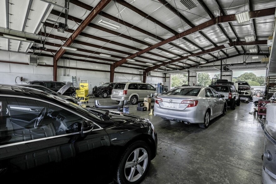 71 Morgan Cir, Petersburg, TN for sale - Interior Photo - Image 2 of 3