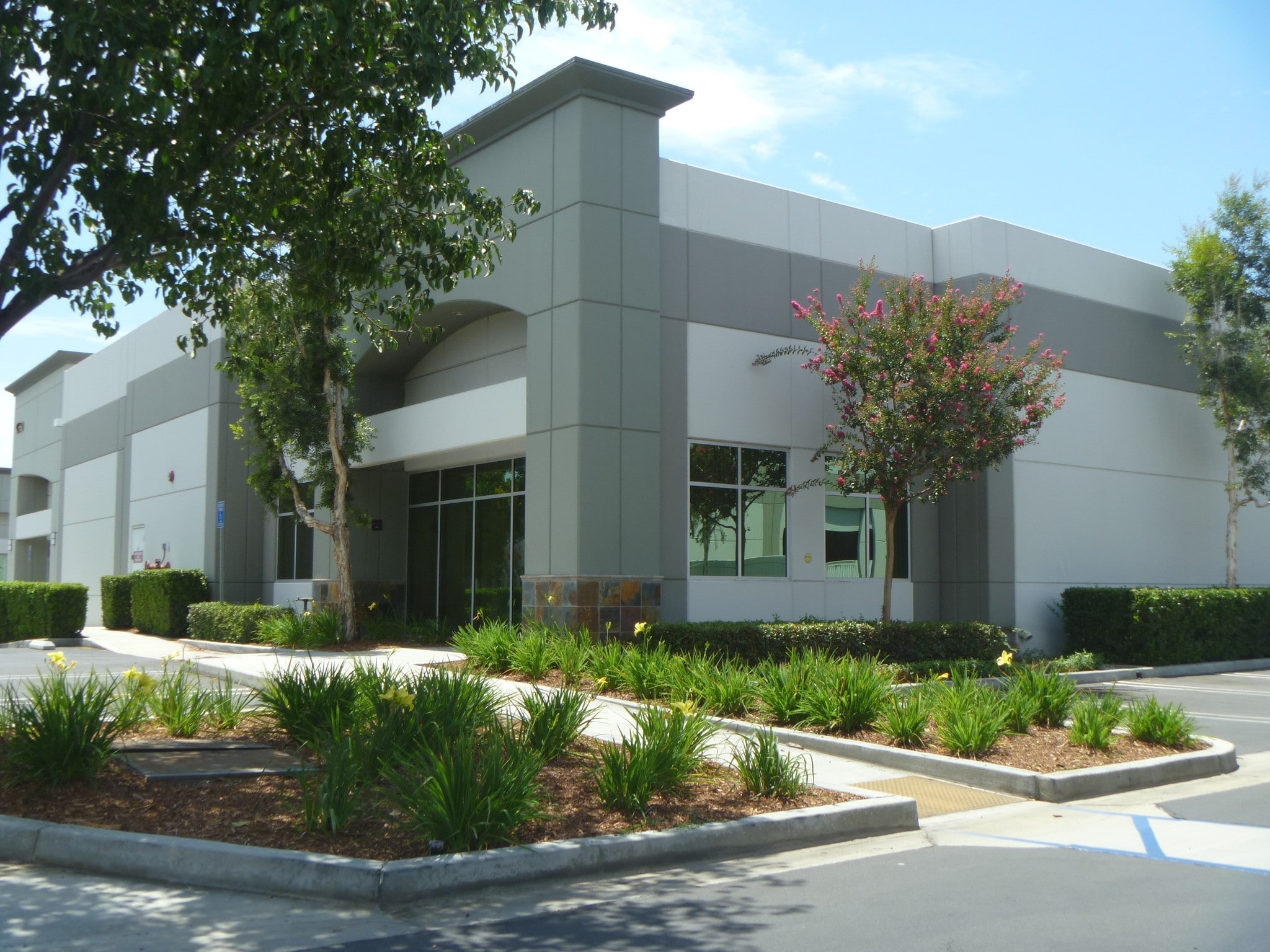 1660 S Grove Ave, Ontario, CA for lease Primary Photo- Image 1 of 4