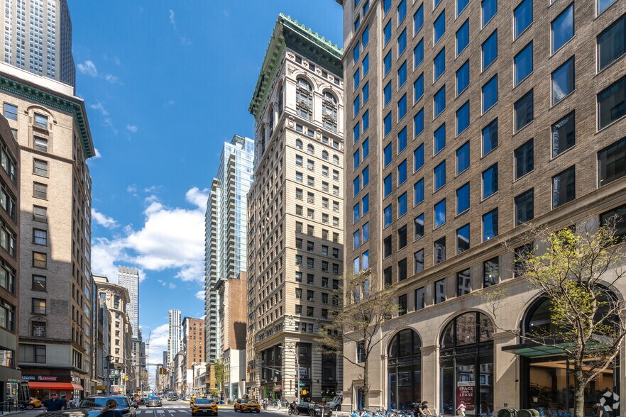 303-305 Fifth Ave, New York, NY à louer - Photo du bâtiment - Image 2 de 7