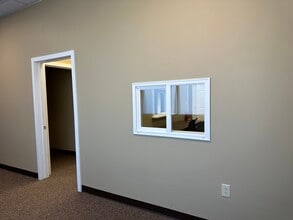 17 McKean Ave, Charleroi, PA for lease Interior Photo- Image 2 of 5